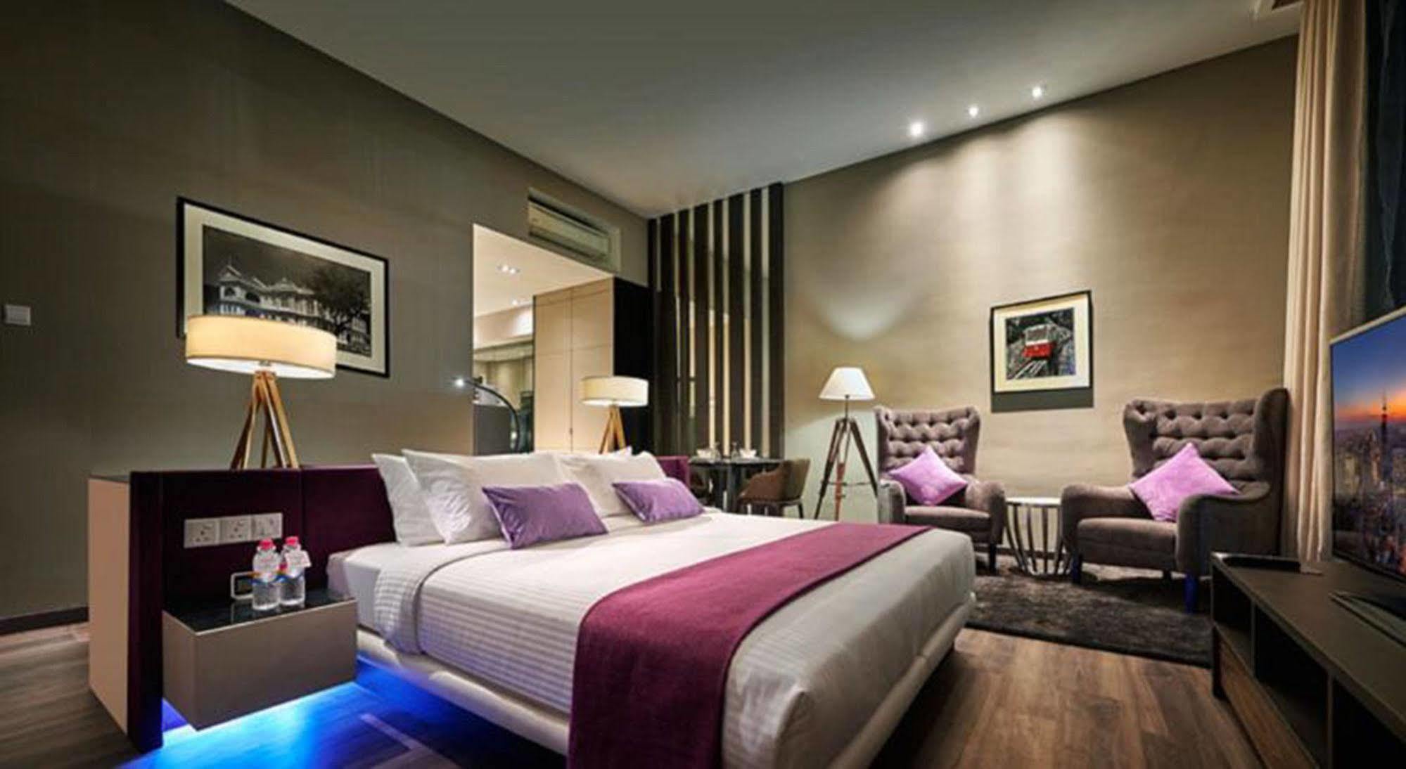 Maritime Luxury Suites Джорджтаун Экстерьер фото
