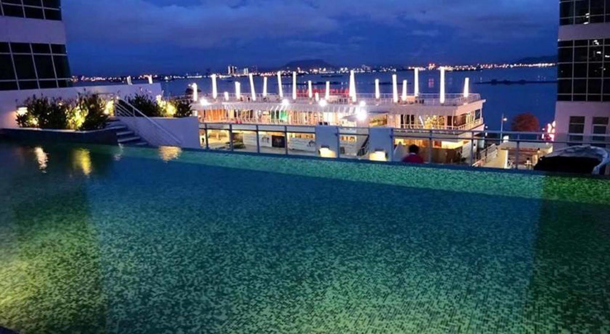 Maritime Luxury Suites Джорджтаун Экстерьер фото