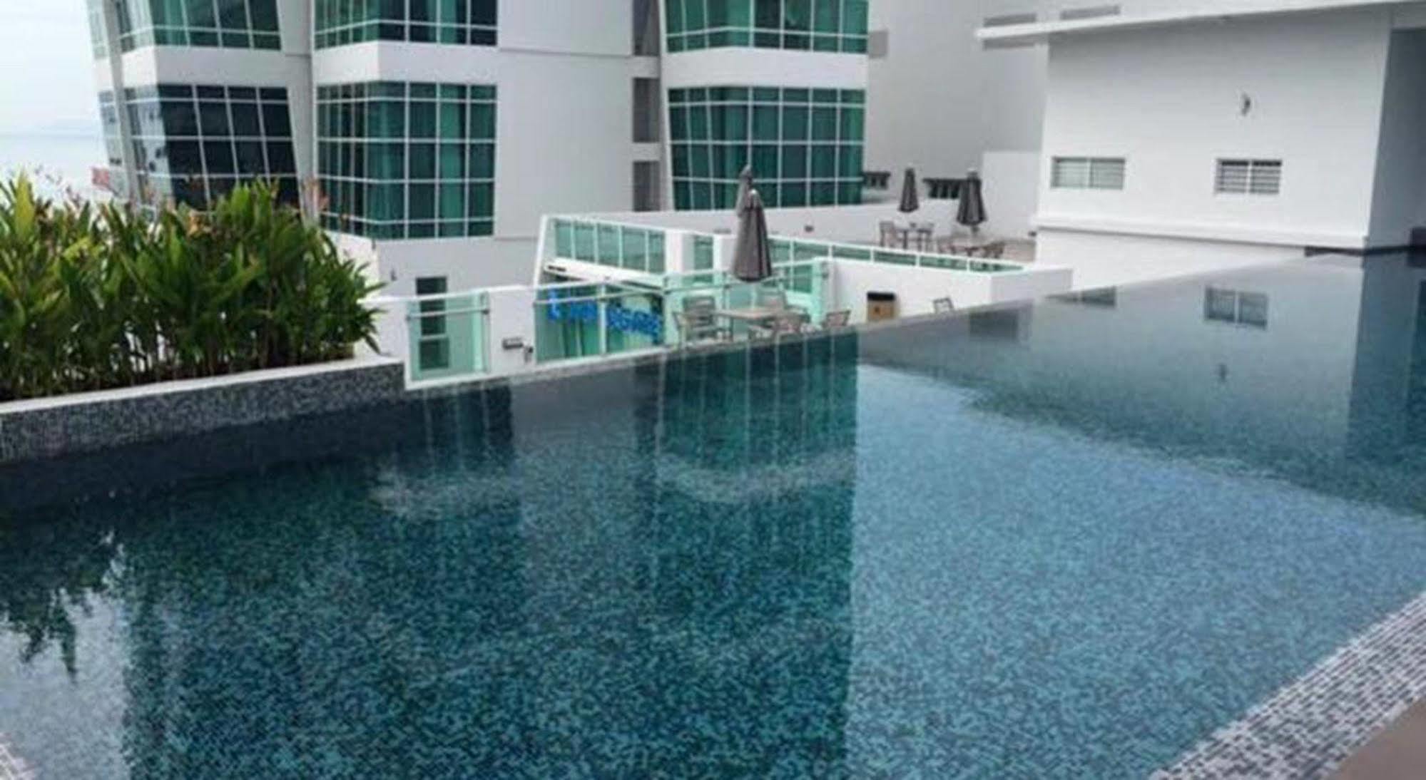 Maritime Luxury Suites Джорджтаун Экстерьер фото