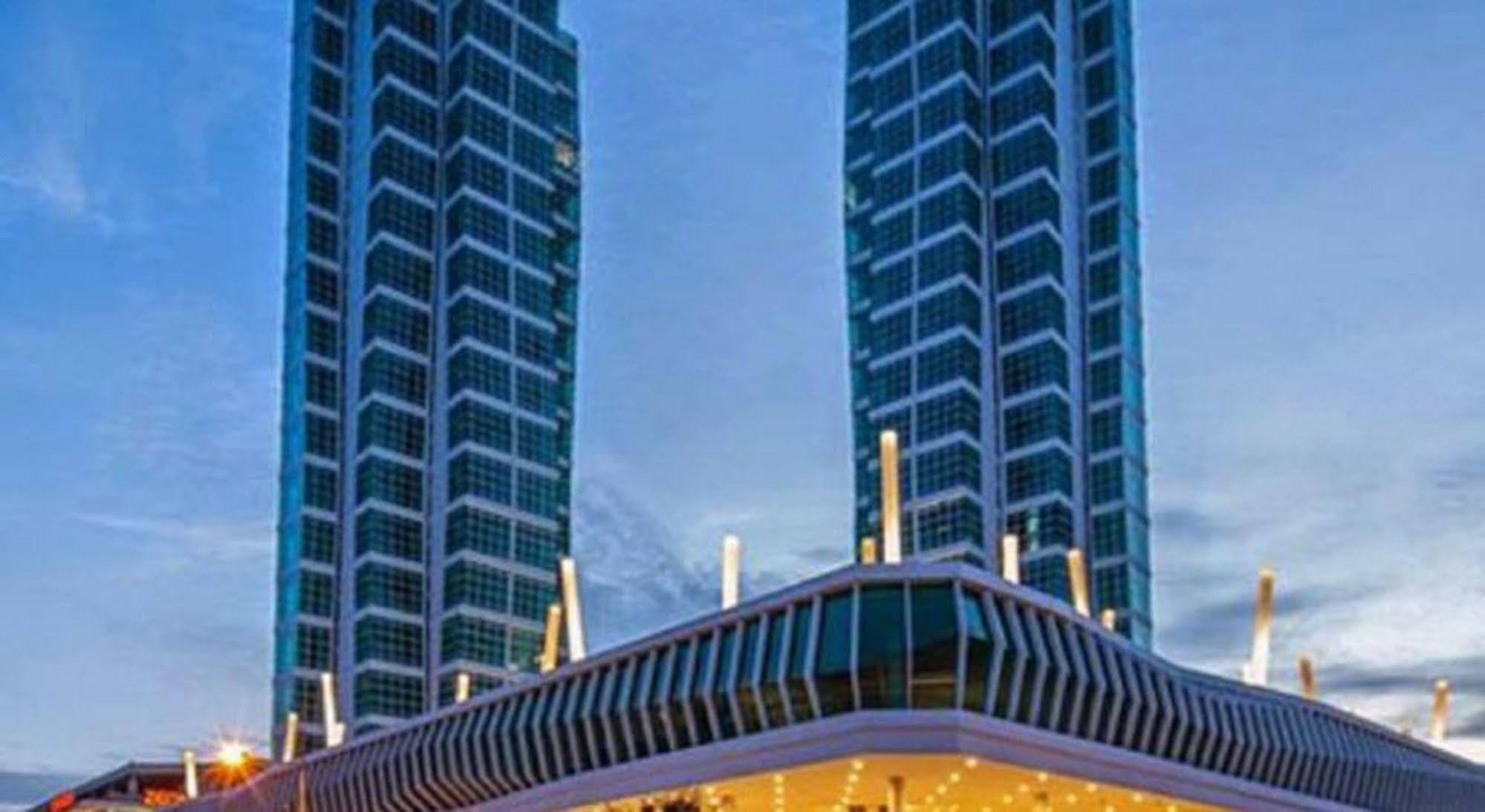 Maritime Luxury Suites Джорджтаун Экстерьер фото