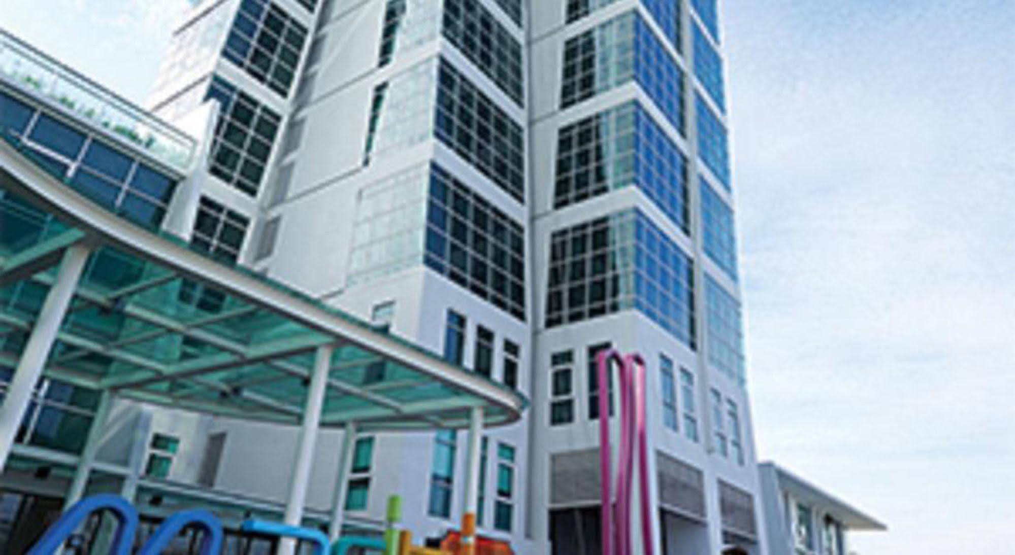 Maritime Luxury Suites Джорджтаун Экстерьер фото